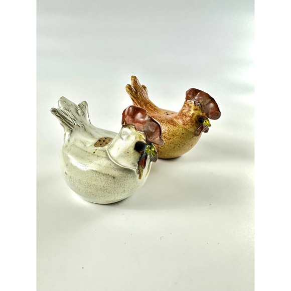 Vintage Art Pottery Chicken Rooster Salt And Pepper Shakers - Picture 2 of 13